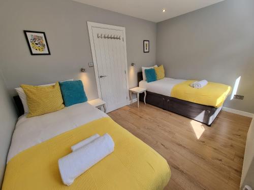Excellentstays - Crown Meadow - 4 Bedroom House