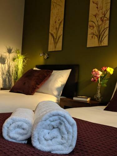 Excellentstays - Crown Meadow - 4 Bedroom House