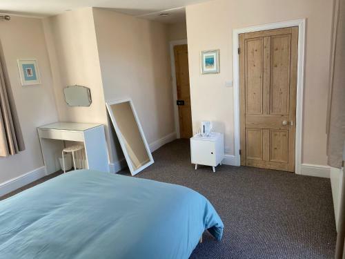 Bed & Breakfast Homewood Airbnb, Combe Martin, Devon - 300m To The Beach!