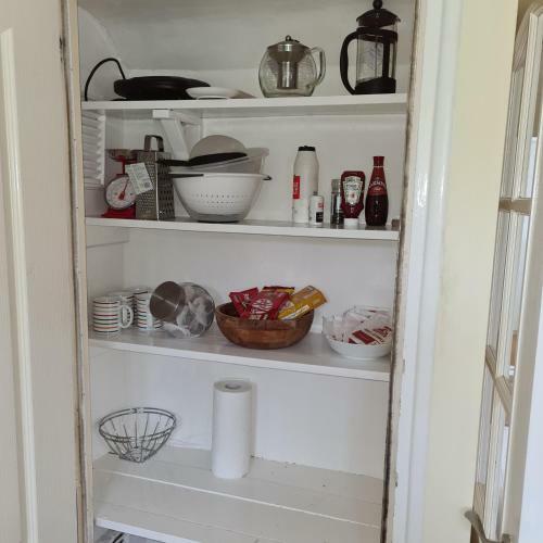 New-pristine, 5 Berth, Self-catering, Secure Off-road Parking