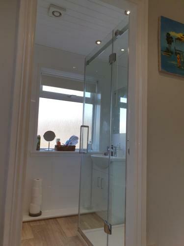 6 Berth Self Catering House, 2 Wc, Secure Off-road Parking, Netflix
