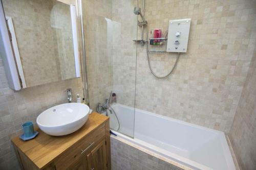 Middle Cottage - Tranquil Cottage Ideal For Walkers