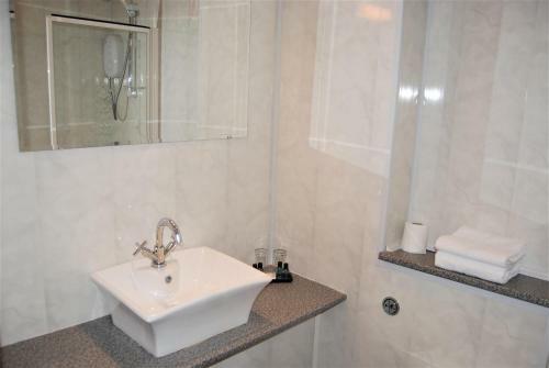 Hostal Kingswood Hotel
