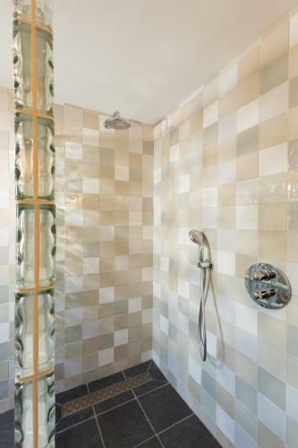 B&B Perron 22