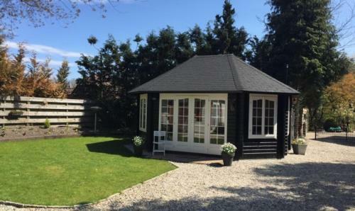 Chalet Aan De Rand Van De Heide En Het Bos