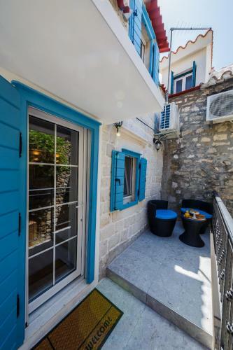Stonehouse Blue Coral