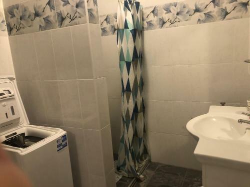 Spacious Apartment 100 M From Sea In Kastel Luksic With Balcony