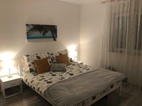 Spacious Apartment 100 M From Sea In Kastel Luksic With Balcony