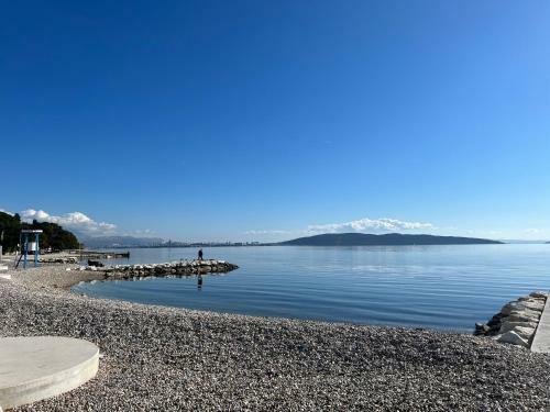 Spacious Apartment 100 M From Sea In Kastel Luksic With Balcony