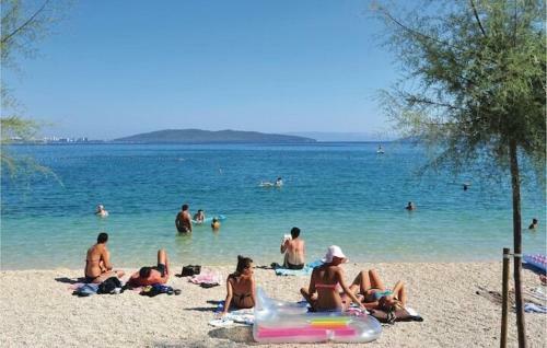 Spacious Apartment 100 M From Sea In Kastel Luksic With Balcony