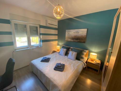Spacious Apartment 100 M From The Sea In Kastel Luksic