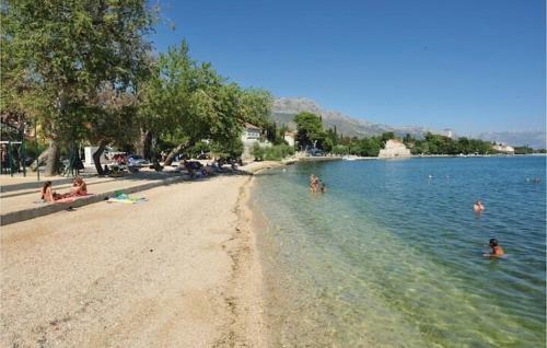 Spacious Apartment 100 M From The Sea In Kastel Luksic