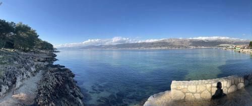 Spacious Apartment 100 M From The Sea In Kastel Luksic