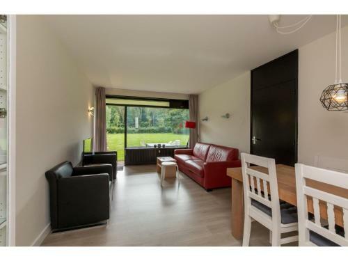 Cozy Apartment Within Walking Distance Of The Beach