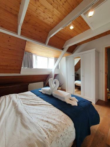 Cozy Resort House Near Beach