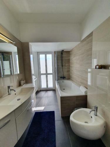 Cozy Resort House Near Beach