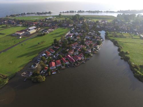 Ferienpark Vislust Chalet Direkt An Der Gracht Mit Bootsanlegesteiger
