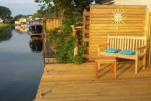 Ferienpark Vislust Chalet Direkt An Der Gracht Mit Bootsanlegesteiger