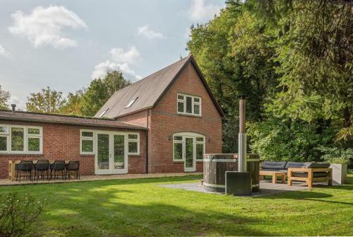 Beautiful English Villa With Hottub