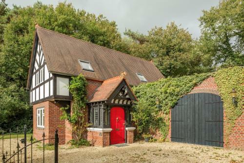 Beautiful English Villa With Hottub