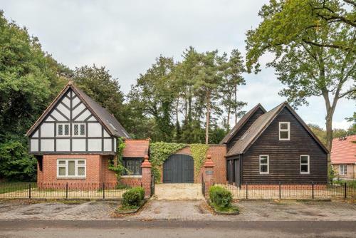 Beautiful English Villa With Hottub