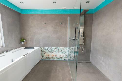 Villa Design Love Bubble With Wellness