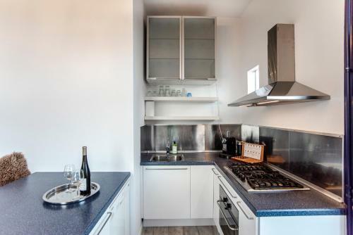 Shell Square Apartment