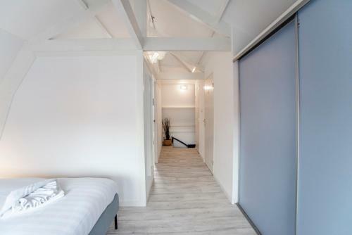 Shell Square Apartment
