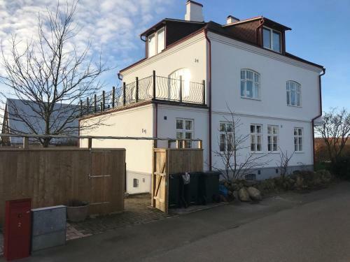Big And Beautiful Villa In Nyhamnsl�ge