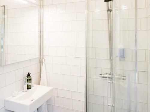 Holiday Home �rebro