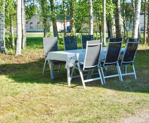 Orsastuguthyrning-kyrkbyn