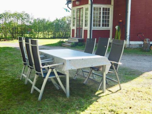 Orsastuguthyrning-kyrkbyn