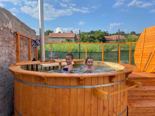 Hostal Pensiunea Bazaltkert