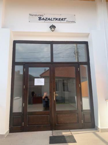 Hostal Pensiunea Bazaltkert