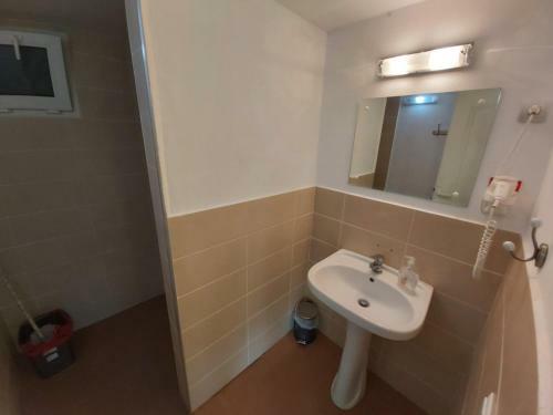 Bungalow Camping Edelweiss - Floare de Colt - Gyop�r