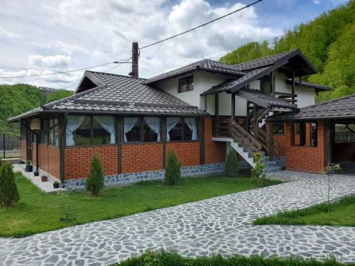 Hostal Pensiunea Perla R�u?or