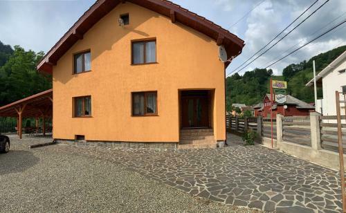 Hostal Krystal Romuli