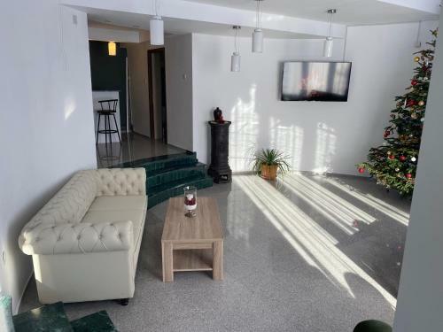 Hostal Budux Delux Vila