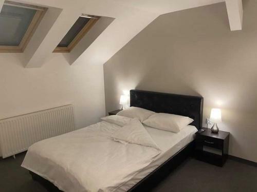 Hostal Budux Delux Vila