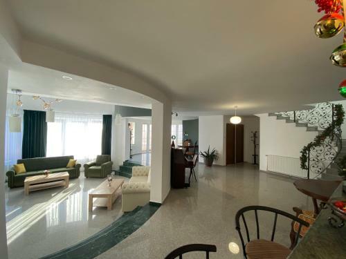 Hostal Budux Delux Vila