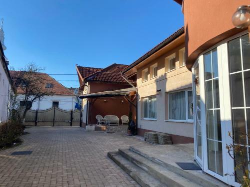 Hostal Budux Delux Vila