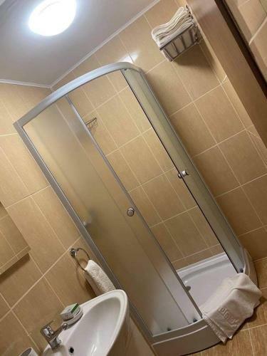 Hostal Budux Delux Vila
