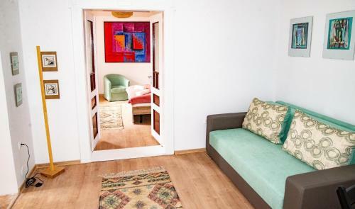 Little Art House