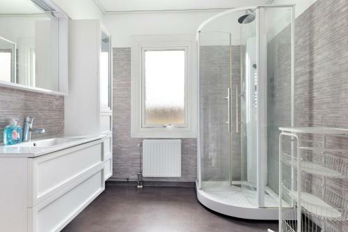 Large Spacious 4br House Perfect For Workers Near Wind Farms