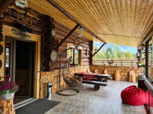 Lodge Floare De Colt