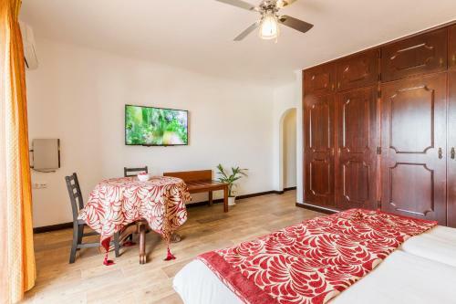 Hostal Holiday Lagos