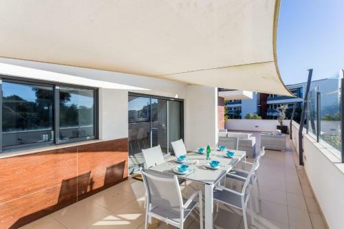 Spacious Balcony Family Apartment