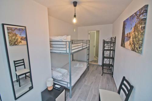 Hostal New Village Guest House