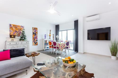 Art-inspired Modern Apartment