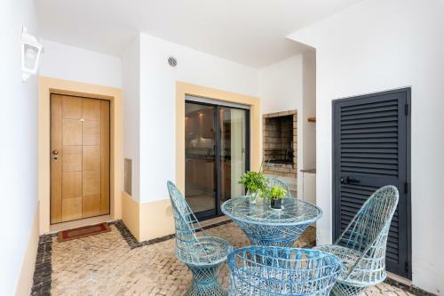 Great 2 Bedroom Apartment With Communal Pool